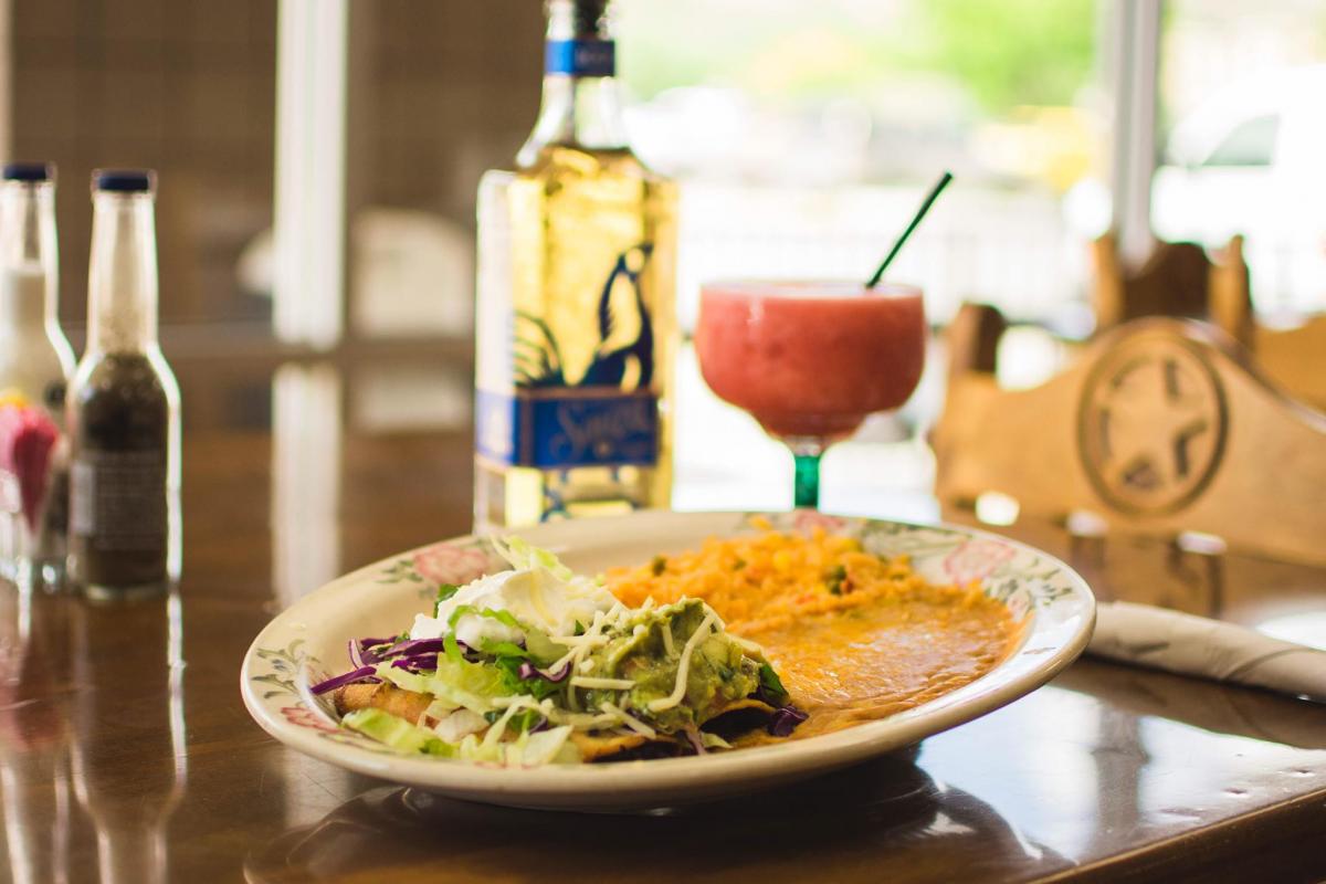 img data-cke-saved-src=