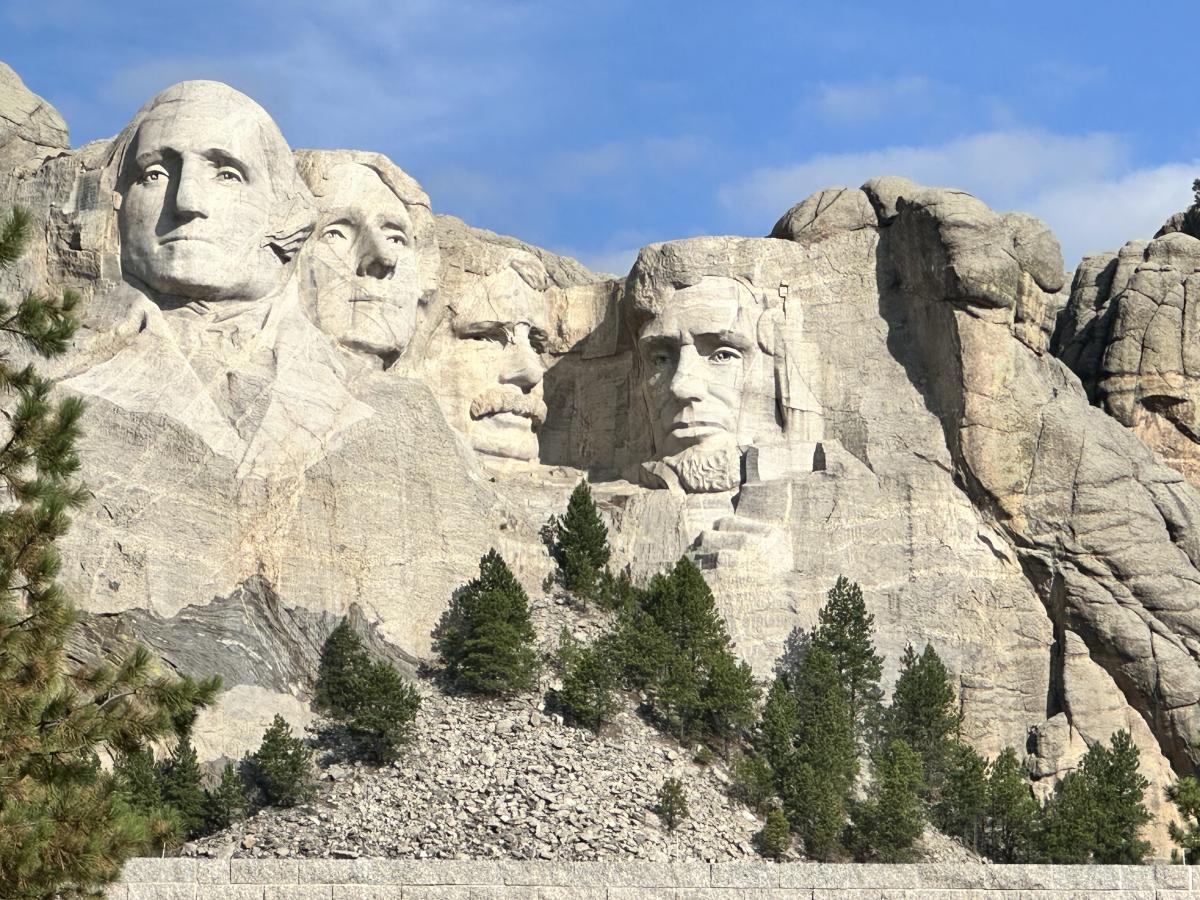 img data-cke-saved-src=