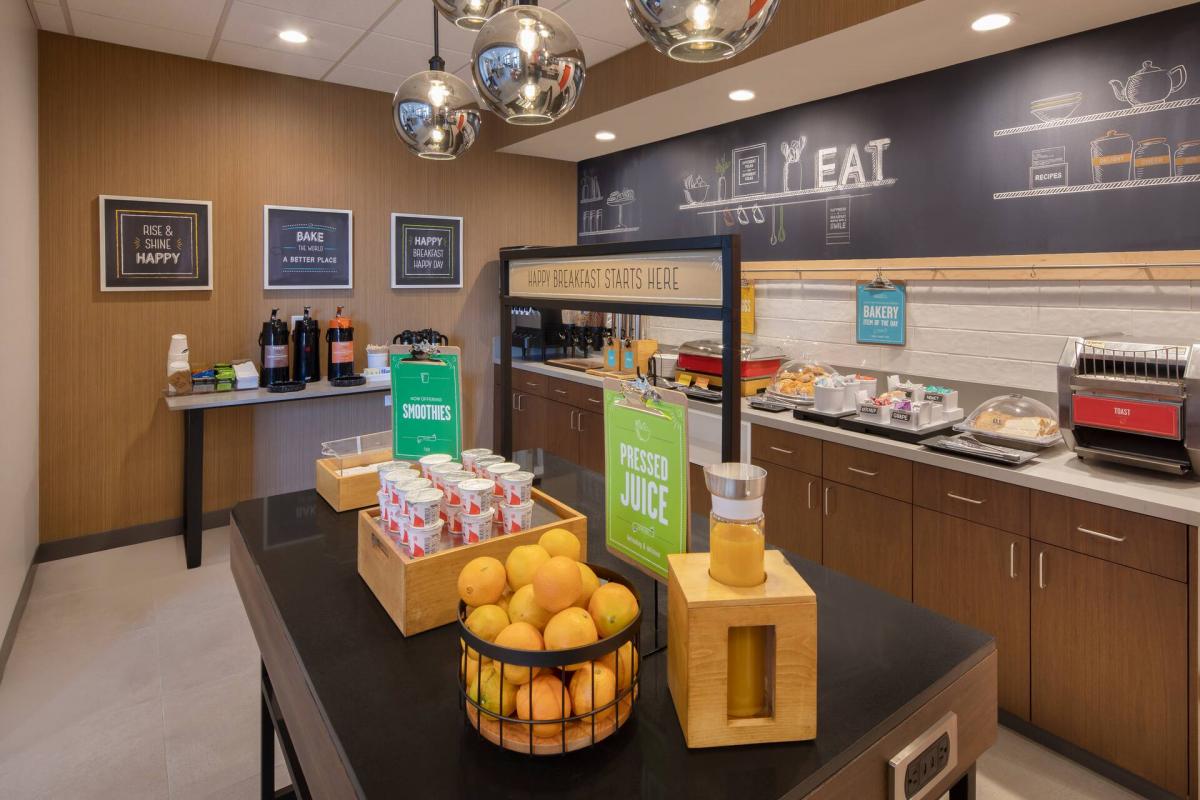 img data-cke-saved-src=